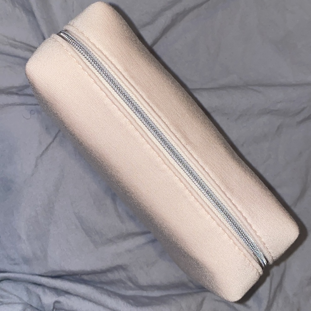 NWOT Cream Dior Cosmetic Pouch W/ Box Size 6x4x2 - Picture 8 of 9